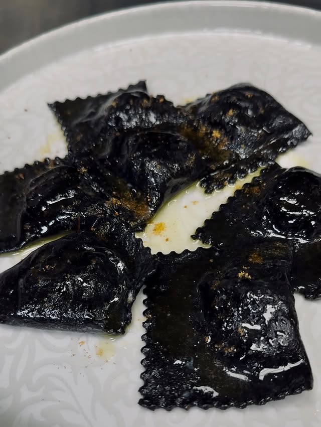 Ravioli al nero di seppia